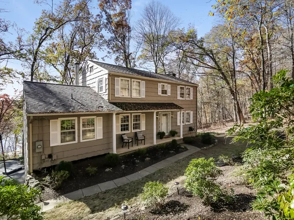21 Pierrepont Dr, Ridgefield, CT 06877