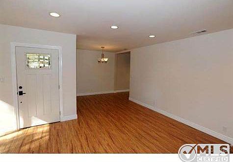 5th image of 9943 Glencrest Cir