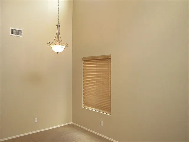 5 bed, 3.0 bath, 2328 sqft, $2,310 — Photo 4