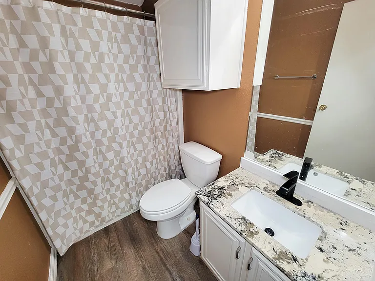 20284 Forest Woods Ln — Photo 32