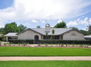 415 Forest Dr, Lake Jackson, TX 77566