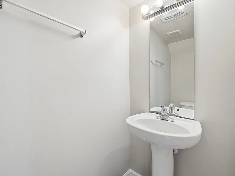 404 Springwood Dr — Photo 15
