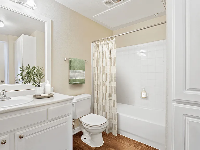 Stonebrook Apartments — Photo 16