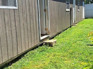 305 N Main St, Green Ridge, MO 65332