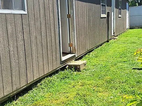305 N Main St, Green Ridge, MO 65332