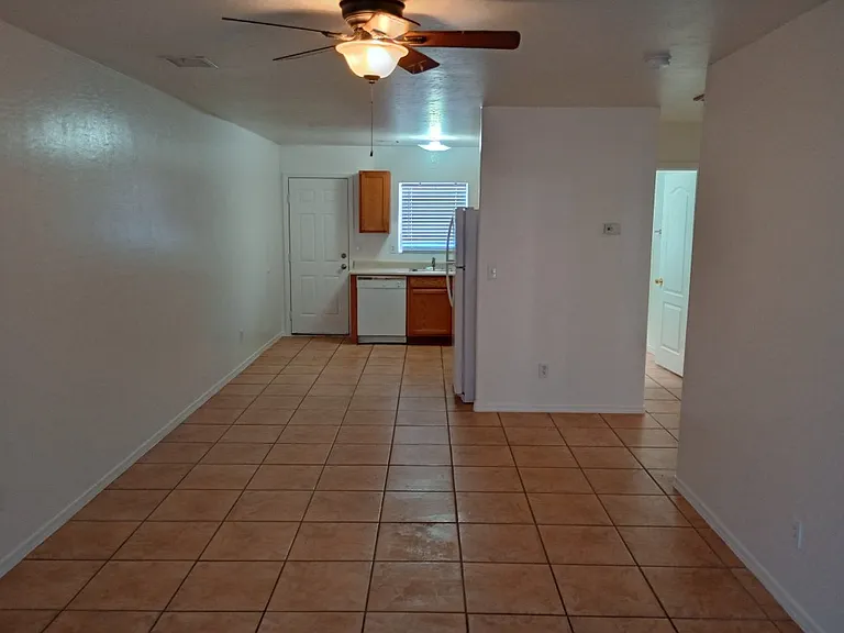 403 N Sunshine Blvd #A — Photo 10