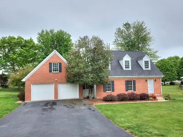 152 Nottingham Ln, Waynesboro, VA 22980