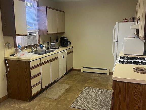 4th image of 724 1/2 S Summit St