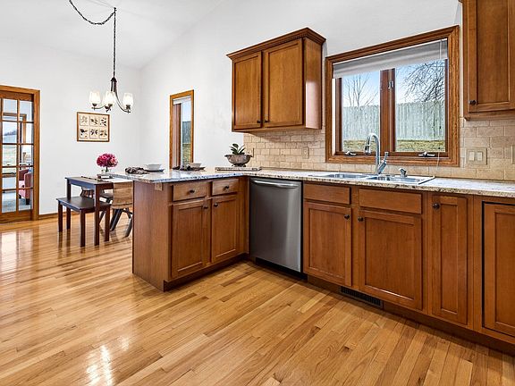 2nd image of 1831 E Sylvan Ave