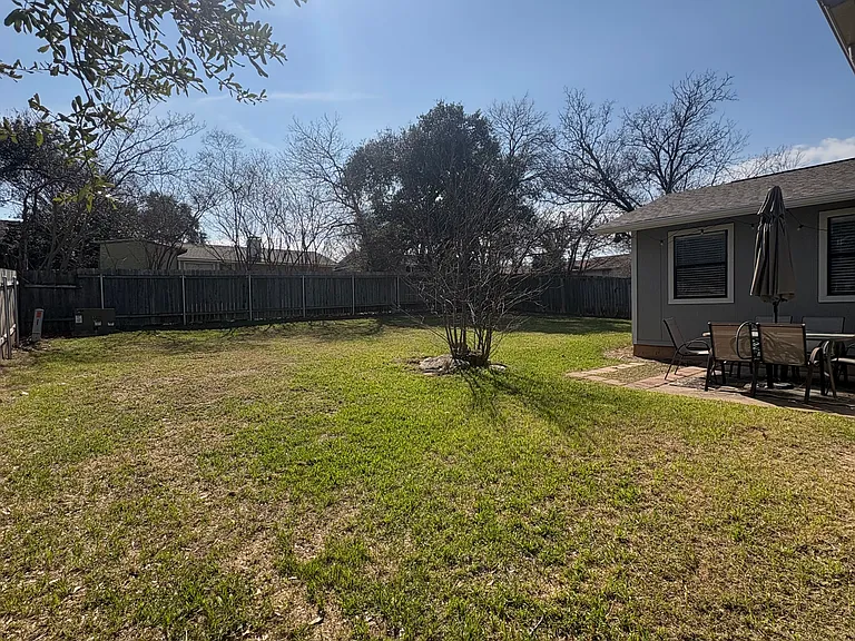 4009 Hillside Dr — Photo 8