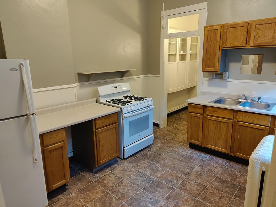 1st image of 715 E 1st St #1