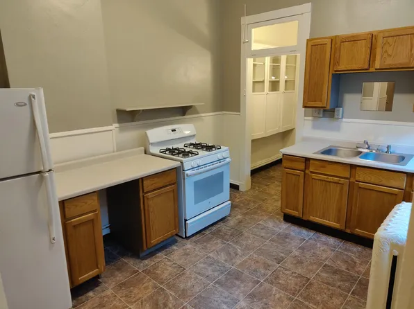 715 E 1st St #1, Duluth, MN 55805