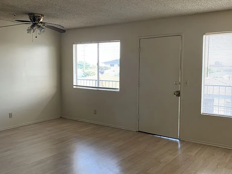 13415 Doty Ave — Photo 15