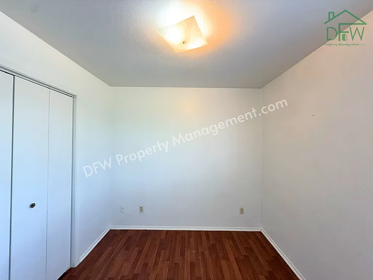 807 W Walnut St #C4 — Photo 15