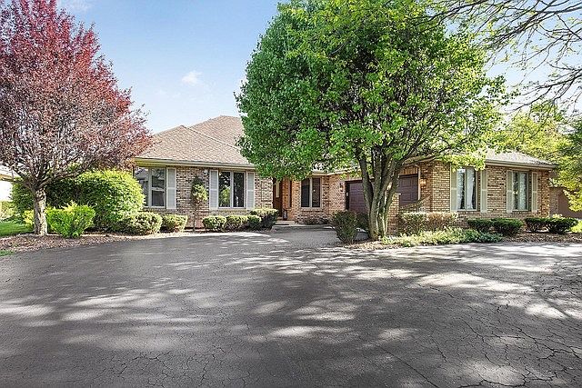 1st image of 6415 Fox Ln