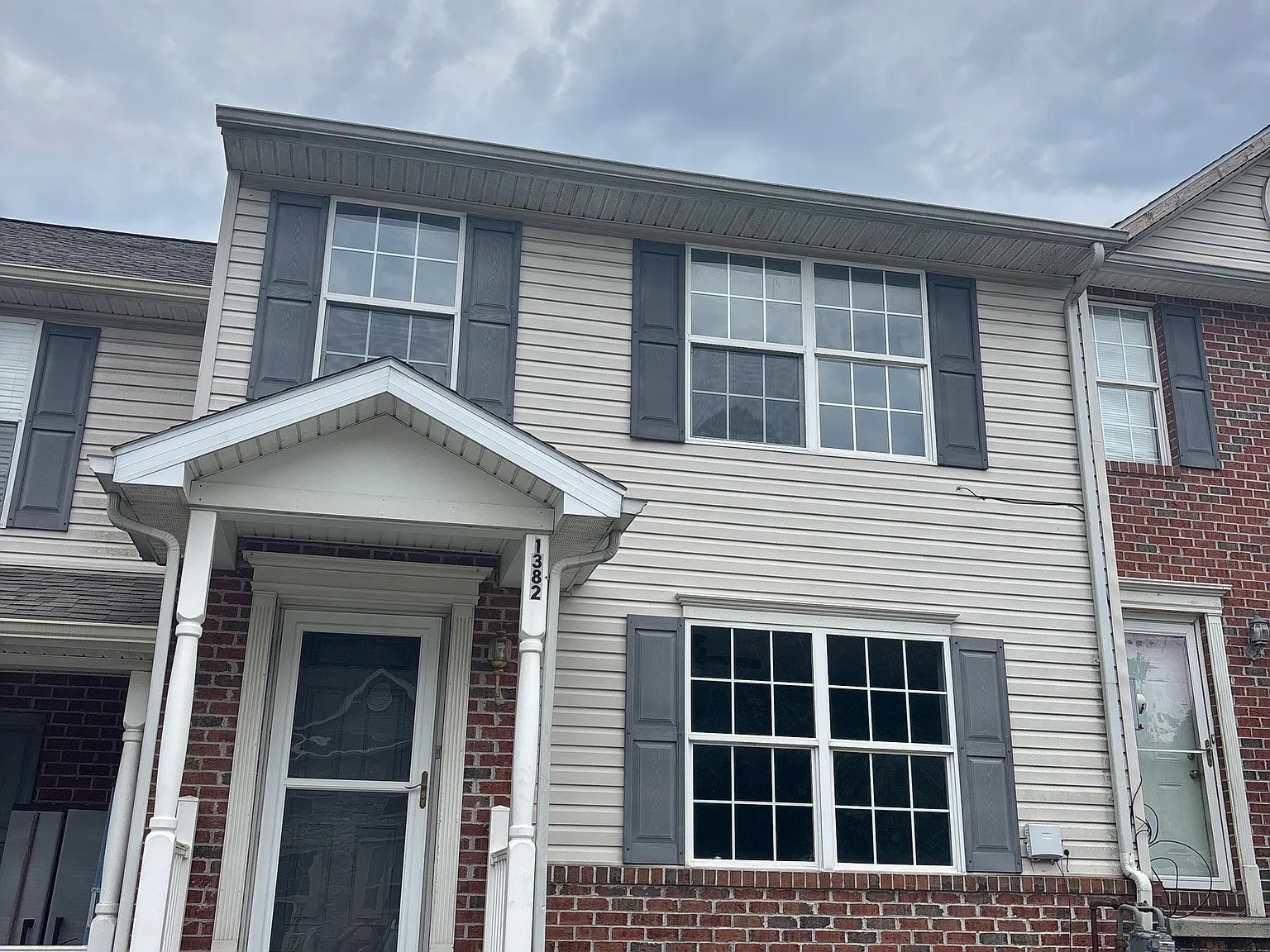3 bed, 3.5 bath, 1320 sqft, $2,195 — Photo 2