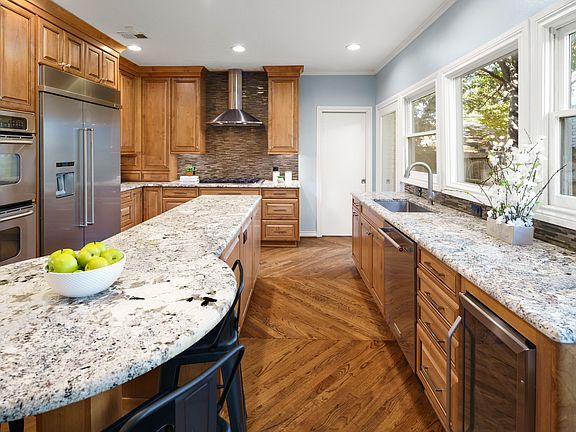 3rd image of 4117 Stanhope Ave