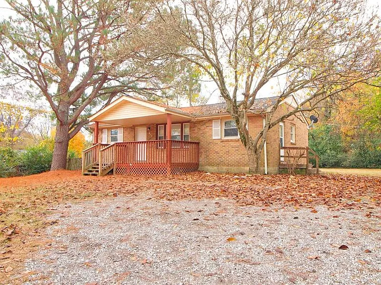 402 Britton Springs Rd — Photo 1