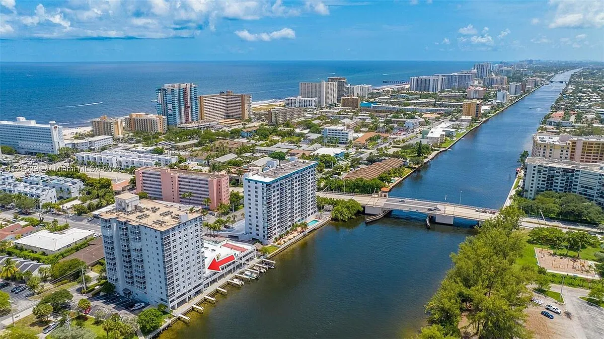 Building Photo - 1505 N Riverside Dr #404