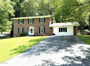 1516 Valleyview Dr, Big Stone Gap, VA 24219