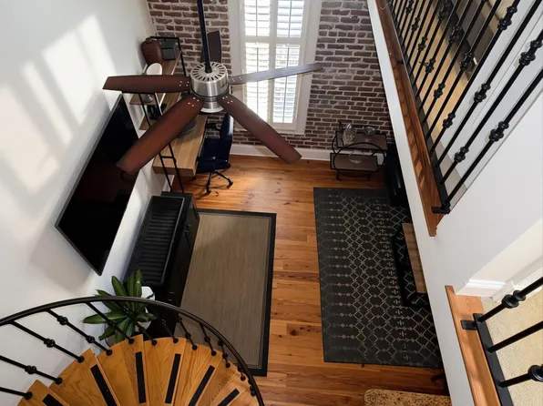 377 King St #203, Charleston, SC 29401