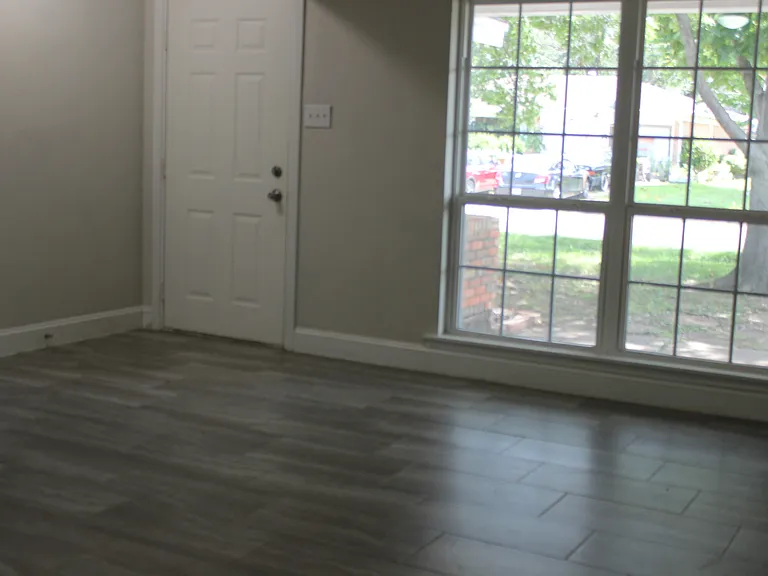 1807 W Scott St — Photo 1