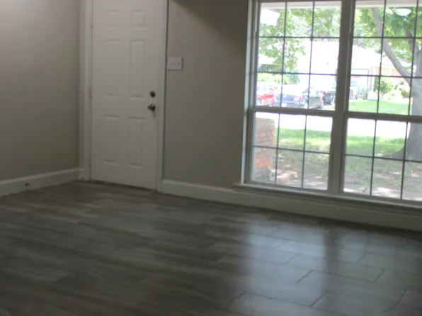 1807 W Scott St, Sherman, TX 75092