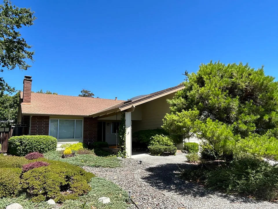 266 Valley Oaks Dr