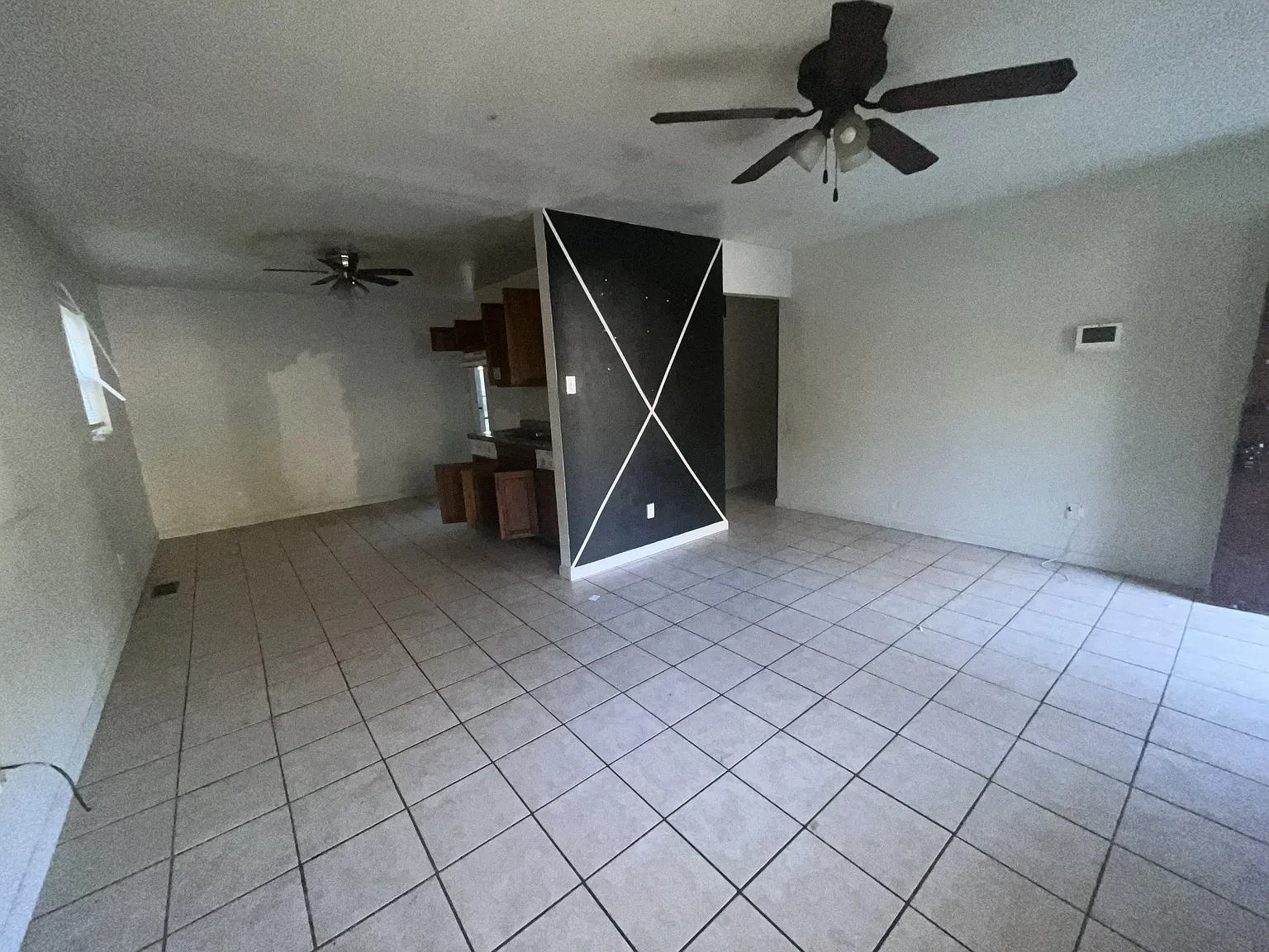 3 bed, 936 sqft, $1,075 — Photo 2