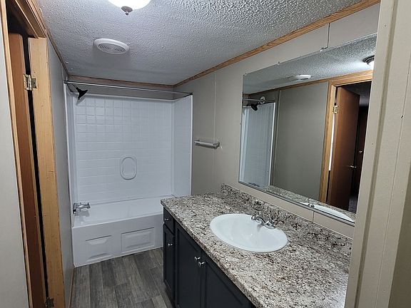 3rd image of 6201 SE 52nd St