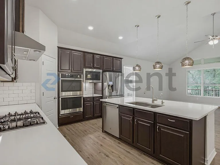 1550 Dundee Park — Photo 11