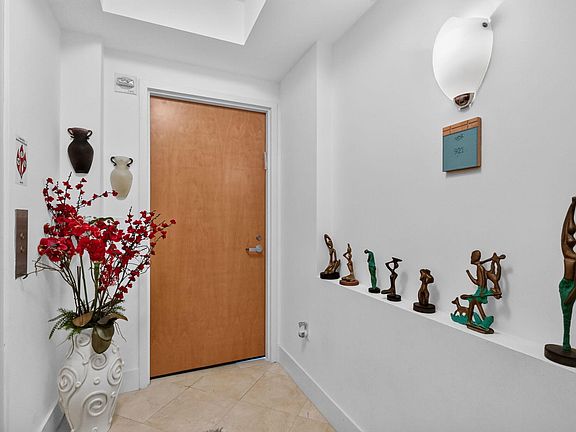 5th image of 19400 Turnberry Way #921