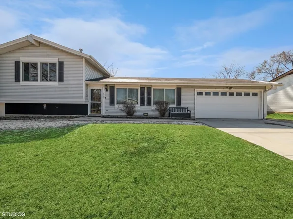 2000 Barrymore Ct, Hanover Park, IL 60133