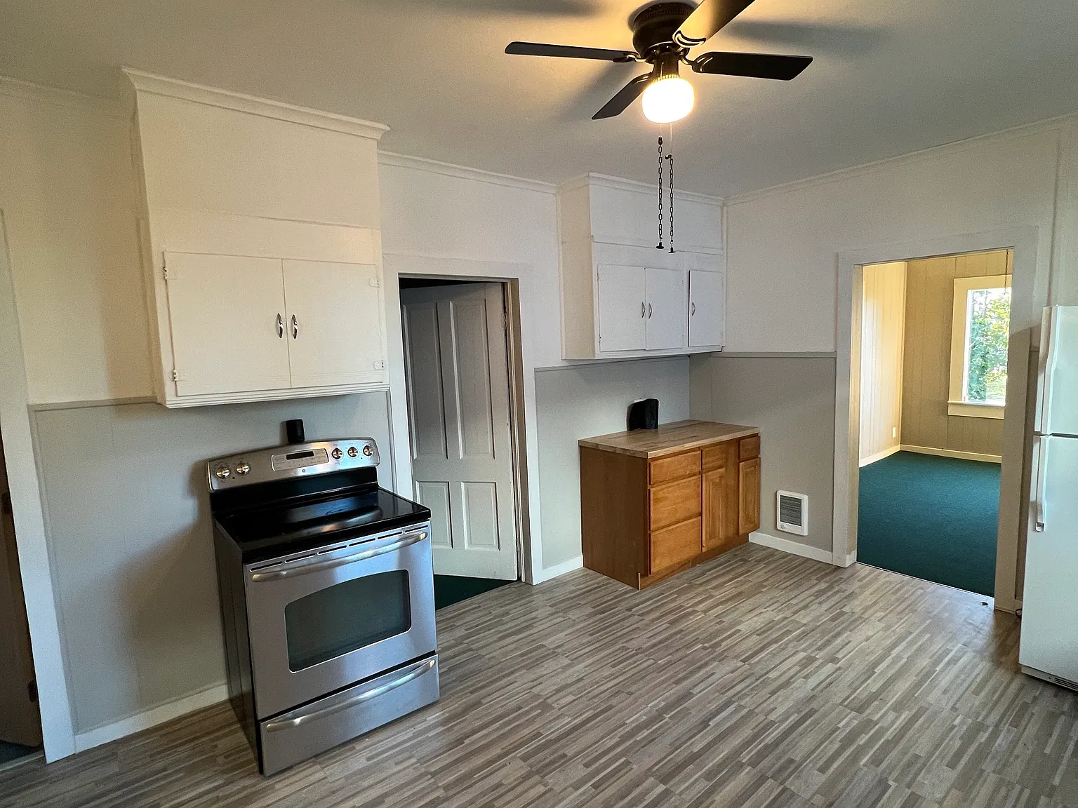 2758 Grand Ave — Photo 2