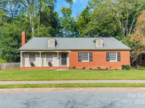 636 Reynolds Dr, Charlotte, NC 28209
