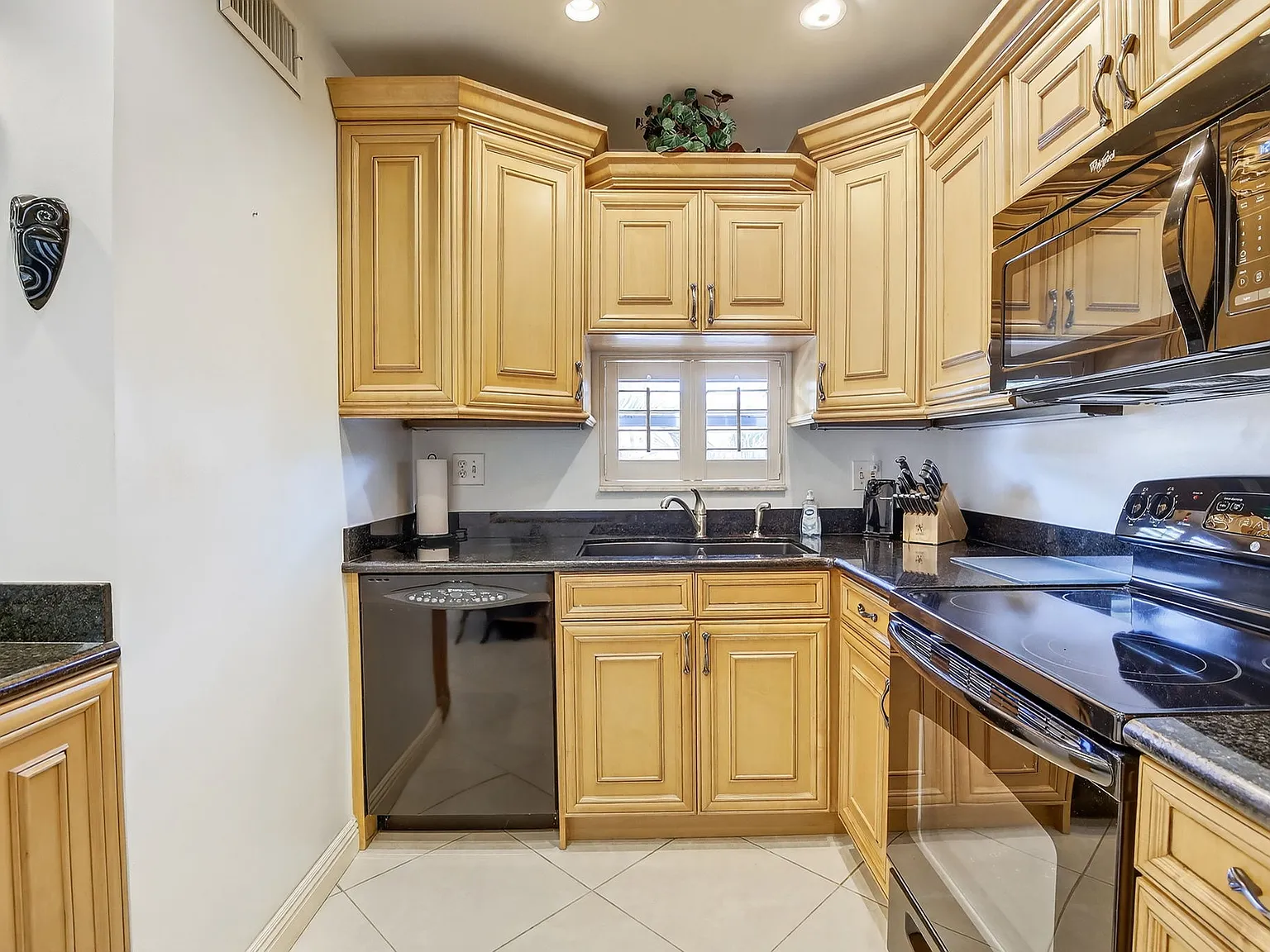 1 bed, 1.5 bath, 900 sqft, $1,650 — Photo 4