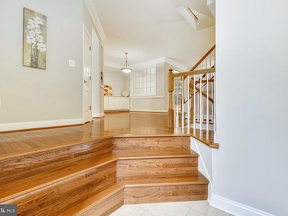 5th image of 219 Halpine Walk Ct