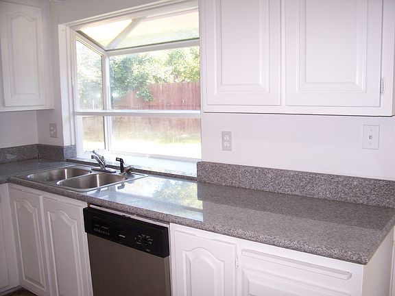 5th image of 3925 Smithfield Way
