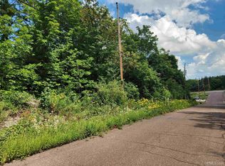 17 Calverley Ave, Houghton, MI 49931