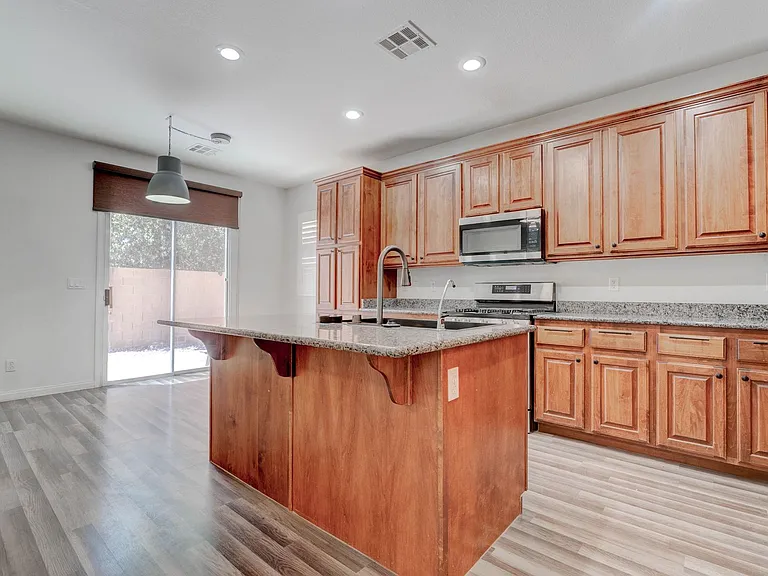 985 Noah Valley St — Photo 10