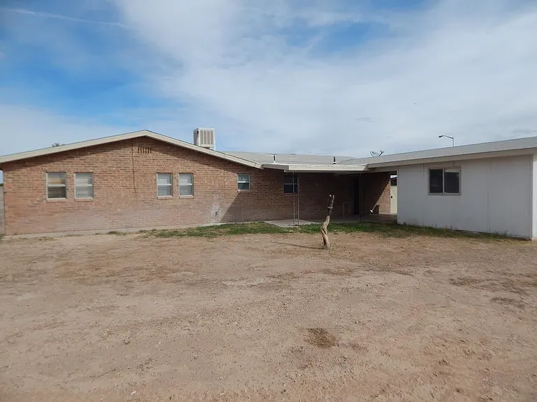 2306 E Olive St — Photo 9