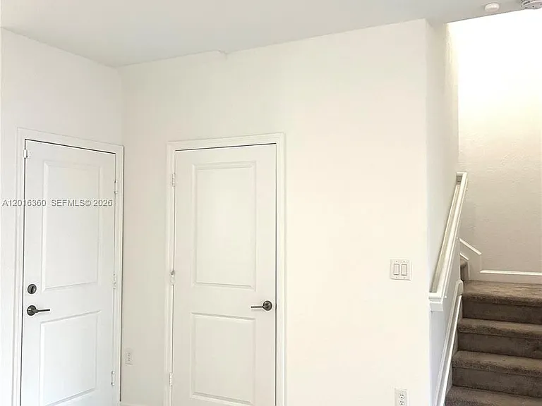 1211 SE 27th Ter — Photo 6