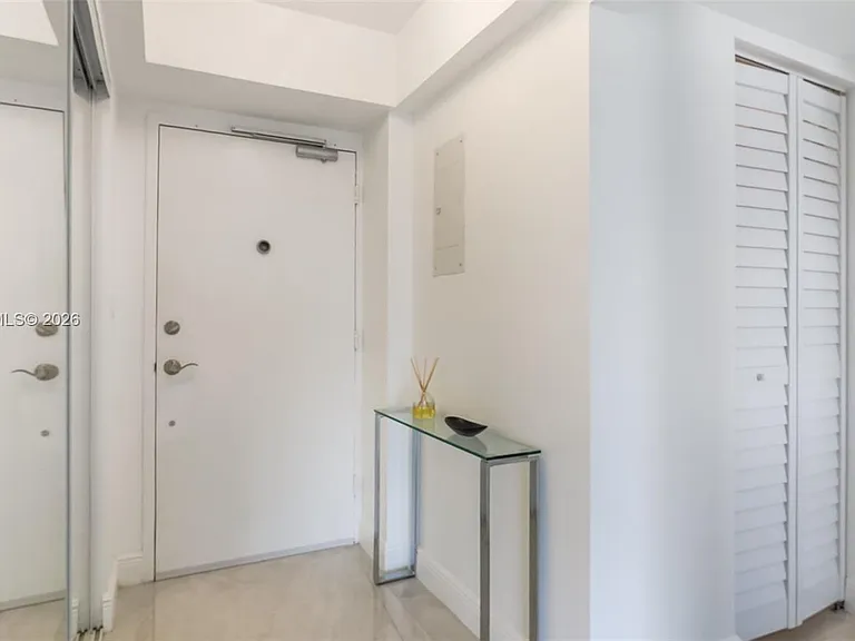 2900 NE 30th St #F7 — Photo 20