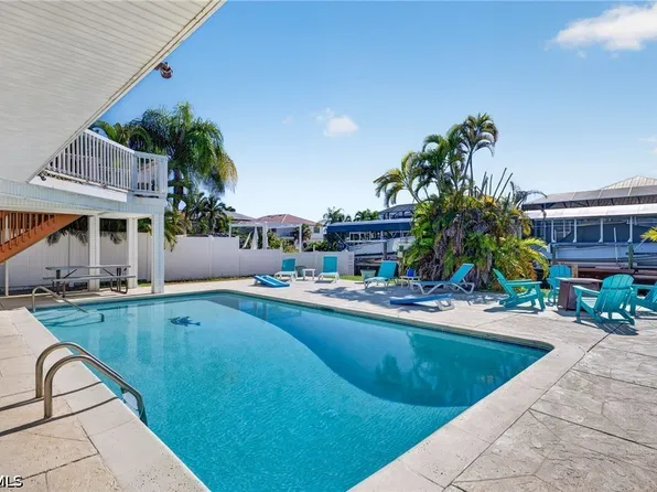 220 Curlew St, Fort Myers Beach, FL 33931