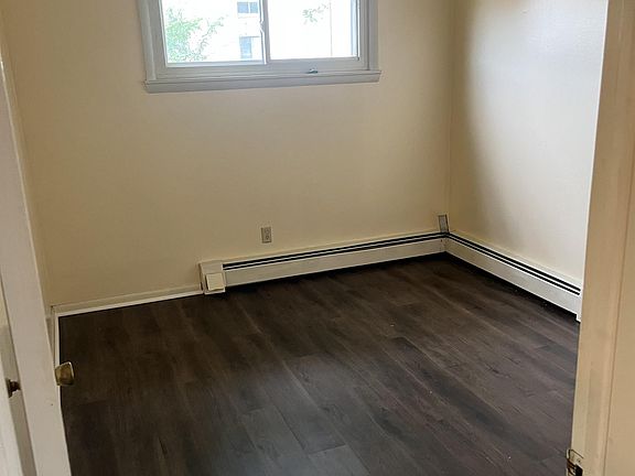 5th image of 215 Westminster Ave #1