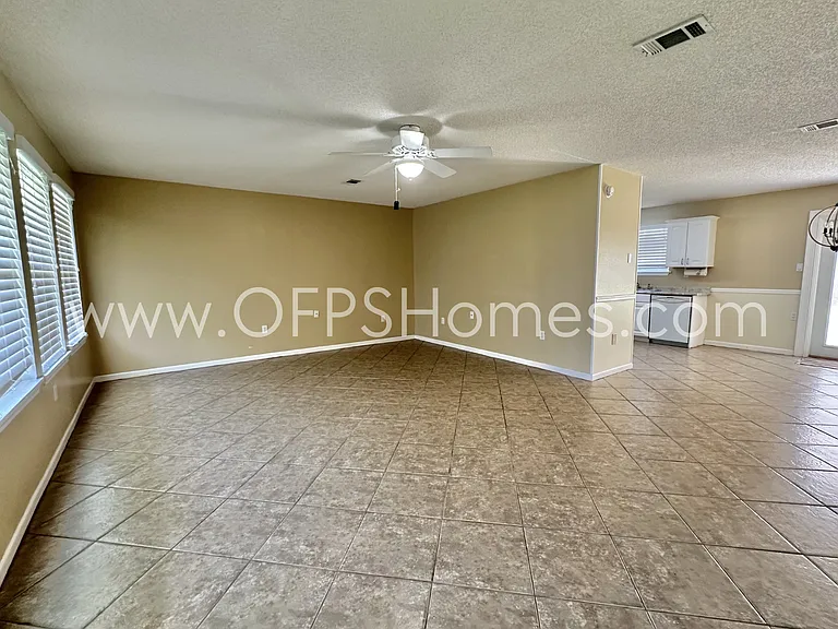 2961 2nd Ave — Photo 3