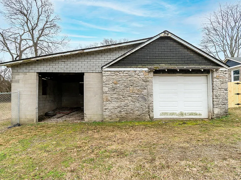 3823 Saunders Ave — Photo 34