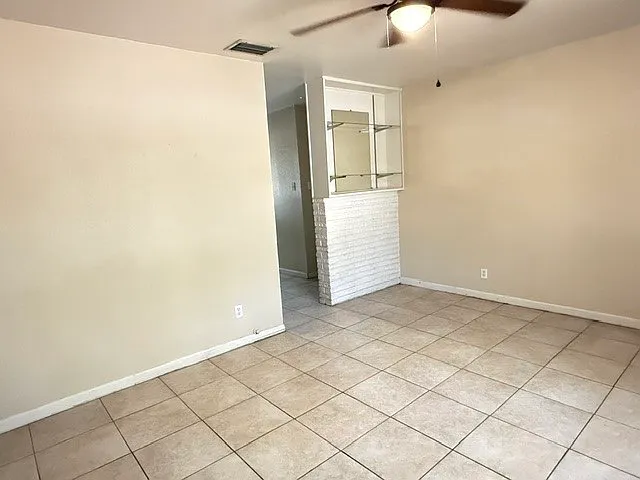 3 bed, 1.0 bath, 900 sqft, $1,350 — Photo 3