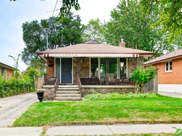 39 Calumet Cres, Toronto, ON M1H 1W4