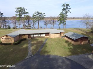 414 Madam Moores Ln, New Bern, NC 28562